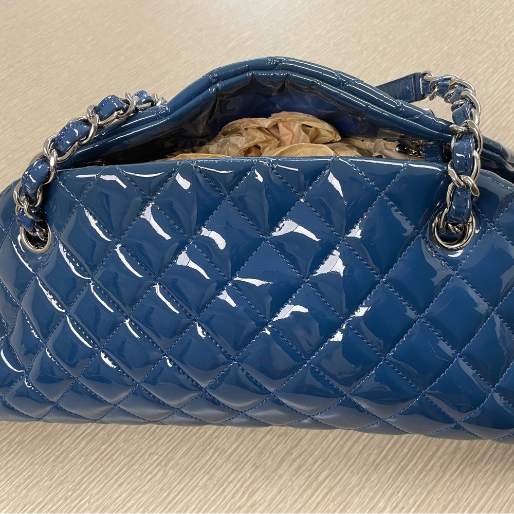 Chanel Navy Quilted Shoulder Bag - Picture 2 of 9